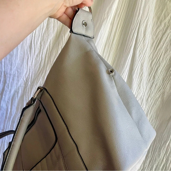 77%OFF❣️Cesca Beige Cream Ribbed Bucket Handbag - Picture 7 of 16